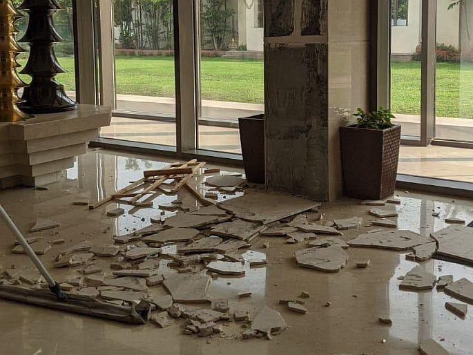 watch videos and photos after the earthquake tremors in Assam | Assam Earthquake Video's: 5 झटक्यांनी आसाम हादरला; भूकंपाच्या तडाख्यानं जमिनीतून वर आलं पाणी! watch videos and photos after the earthquake tremors in Assam | Assam Earthquake Video's: 5 झटक्यांनी आसाम हादरला; भूकंपाच्या तडाख्यानं जमिनीतून वर आलं पाणी!