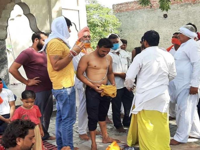 Religion conversion in haryana 35 members family adopted hinduism from muslim in Panipat | तब्बल ९ वर्ष तपस्या करुन मुस्लीम युवकासह कुटुंबातील ३५ सदस्यांनी स्वीकारला हिंदू धर्म  Religion conversion in haryana 35 members family adopted hinduism from muslim in Panipat | तब्बल ९ वर्ष तपस्या करुन मुस्लीम युवकासह कुटुंबातील ३५ सदस्यांनी स्वीकारला हिंदू धर्म