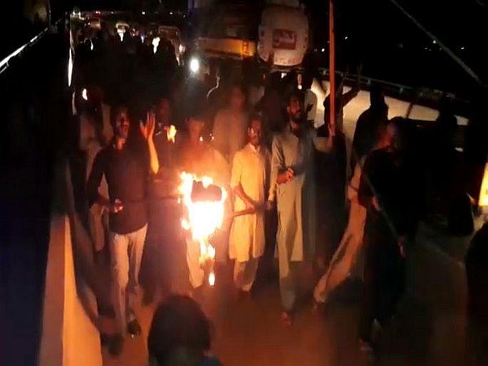 pok massive torch rally in muzaffarabad against dam construction on neelum and jhelum river by china | VIDEO : "नीलम-झेलम बहने दो, हमें जिंदा रहने दो", पीओकेमध्ये चीनविरोधात लोक रस्त्यावर 
