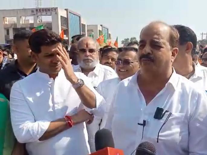 MLA Ailani say Big CM Eknath Shinde Small CM Srikanth Shinde | "मोठे सीएम एकनाथ शिंदे, तर छोटे सीएम श्रीकांत शिंदे"; आमदार आयलानींच्या विधानावर, श्रीकांत शिंदे म्हणाले... MLA Ailani say Big CM Eknath Shinde Small CM Srikanth Shinde | "मोठे सीएम एकनाथ शिंदे, तर छोटे सीएम श्रीकांत शिंदे"; आमदार आयलानींच्या विधानावर, श्रीकांत शिंदे म्हणाले...