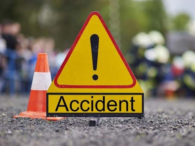 Speeding truck crushes two, Warkhedi flyover incident, 2 injured | भरधाव ट्रकने दोघांना चिरडले, वरखेडी उड्डाणपुलावरील घटना, २ जखमी Speeding truck crushes two, Warkhedi flyover incident, 2 injured | भरधाव ट्रकने दोघांना चिरडले, वरखेडी उड्डाणपुलावरील घटना, २ जखमी