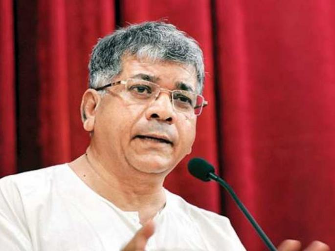 There are two more bombs to explode in NCP says Prakash ambedkar | "राष्ट्रवादीत अजून दोन बॉम्ब फुटायचे आहेत"! There are two more bombs to explode in NCP says Prakash ambedkar | "राष्ट्रवादीत अजून दोन बॉम्ब फुटायचे आहेत"!