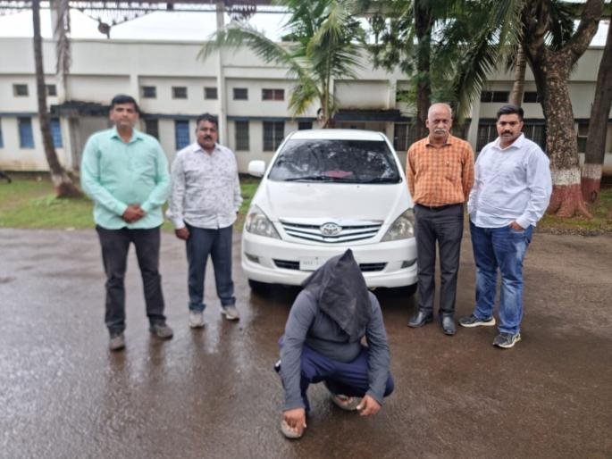 Theft of goats and bucks from luxury cars; a gang exposed by police | बापरे! आलिशान मोटारीतून शेळ्या, बोकडांची चोरी; मेहुण्या-पाहुण्यांच्या टोळीचा पर्दाफाश Theft of goats and bucks from luxury cars; a gang exposed by police | बापरे! आलिशान मोटारीतून शेळ्या, बोकडांची चोरी; मेहुण्या-पाहुण्यांच्या टोळीचा पर्दाफाश