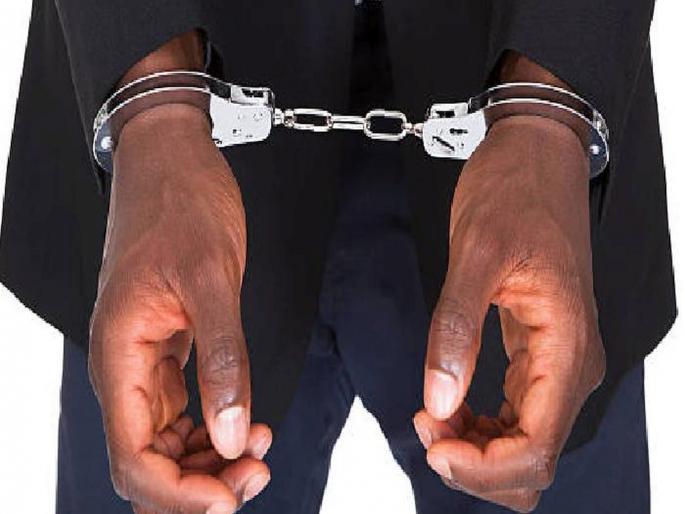 Foreign couple in Mumbai Police Intelligence Branch; Nigerians upset over rejection of application | परदेशी जोडप्याचा मुंबई पोलिस गुप्तवार्ता विभाग शाखेत राडा; अर्ज नामंजूर केल्याने नायजेरियन नाराज Foreign couple in Mumbai Police Intelligence Branch; Nigerians upset over rejection of application | परदेशी जोडप्याचा मुंबई पोलिस गुप्तवार्ता विभाग शाखेत राडा; अर्ज नामंजूर केल्याने नायजेरियन नाराज