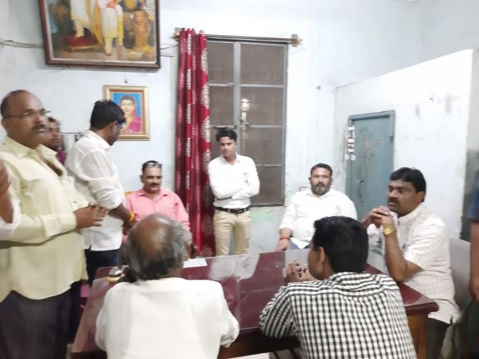 Khamgaon news | खामगावात आगार व्यवस्थापकांना मारहाण! Khamgaon news | खामगावात आगार व्यवस्थापकांना मारहाण!