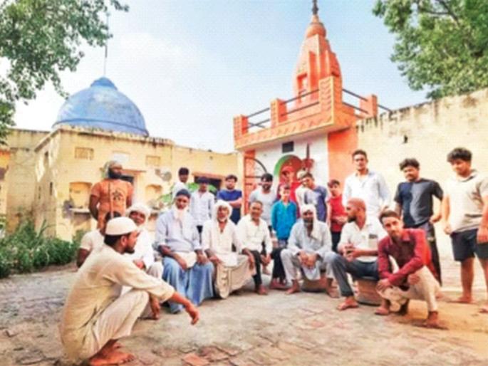 Muslim brothers on guard for the security of temples | मंदिरांच्या सुरक्षेसाठी मुस्लीम बांधवांचा पहारा!दंगलखोरांपासून गुरुकुल, गोशाळा वाचविण्यासाठी सरसावले Muslim brothers on guard for the security of temples | मंदिरांच्या सुरक्षेसाठी मुस्लीम बांधवांचा पहारा!दंगलखोरांपासून गुरुकुल, गोशाळा वाचविण्यासाठी सरसावले