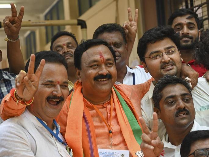 The disciple defeats the teacher Shettar failed in the name of self-respect; Massive defeat by 32 thousand votes | शिष्याची गुरूवर मात! आत्मसन्मानाच्या नावाखाली शेट्टर यांचा ‘आत्मघात’; ३२ हजार मतांनी दारुण पराभव The disciple defeats the teacher Shettar failed in the name of self-respect; Massive defeat by 32 thousand votes | शिष्याची गुरूवर मात! आत्मसन्मानाच्या नावाखाली शेट्टर यांचा ‘आत्मघात’; ३२ हजार मतांनी दारुण पराभव