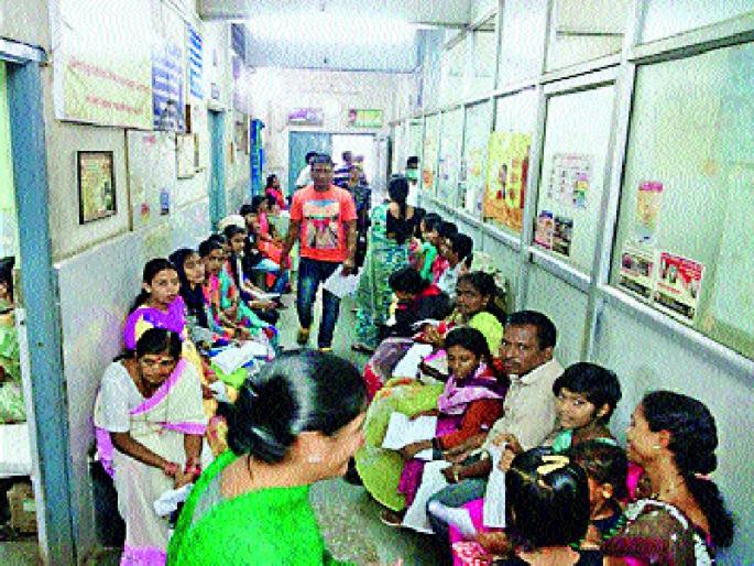 The increase in the number of patients in Thergaon city, the result of day-to-day changes in the environment; Increase in waterborne illness | थेरगाव शहरात रुग्णांचे वाढले प्रमाण, वातावरणामध्ये दिवसागणिक होणा-या बदलाचे परिणाम; जलजन्य आजारांत झाली वाढ The increase in the number of patients in Thergaon city, the result of day-to-day changes in the environment; Increase in waterborne illness | थेरगाव शहरात रुग्णांचे वाढले प्रमाण, वातावरणामध्ये दिवसागणिक होणा-या बदलाचे परिणाम; जलजन्य आजारांत झाली वाढ