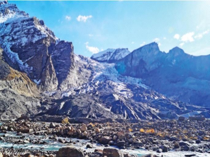 In six years, the glacier retreated almost 123 meters; 3 lakes will be formed when this much snow melts | सहा वर्षांत चक्क १२३ मीटर मागे सरकले ग्लेशियर; एवढा बर्फ वितळला की तयार होतील 3 सरोवरे In six years, the glacier retreated almost 123 meters; 3 lakes will be formed when this much snow melts | सहा वर्षांत चक्क १२३ मीटर मागे सरकले ग्लेशियर; एवढा बर्फ वितळला की तयार होतील 3 सरोवरे