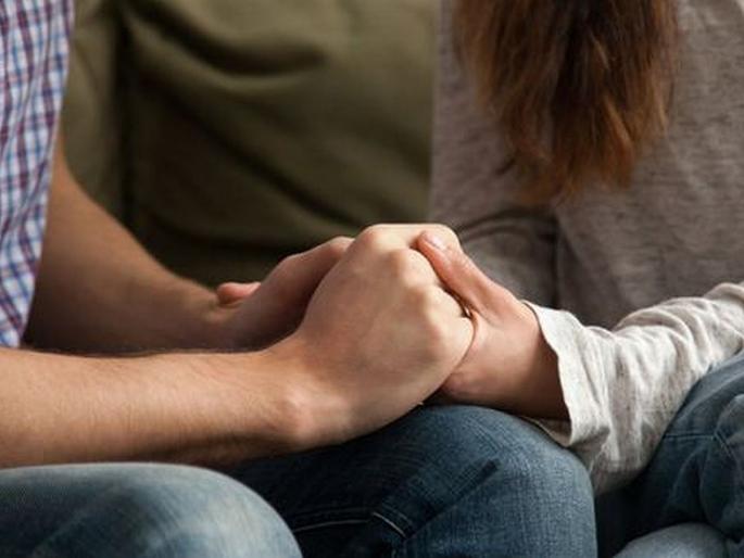 Maharashtra Boyfriend used to remember ex-girlfriend again and again, girlfriend made viral nude picture of girl in Mumbai | खळबळजनक! बॉयफ्रेंडला यायची जुन्या प्रेयसीची आठवण, गर्लफ्रेंडनं मुलीचा नग्न फोटो केला व्हायरल अन् मग... Maharashtra Boyfriend used to remember ex-girlfriend again and again, girlfriend made viral nude picture of girl in Mumbai | खळबळजनक! बॉयफ्रेंडला यायची जुन्या प्रेयसीची आठवण, गर्लफ्रेंडनं मुलीचा नग्न फोटो केला व्हायरल अन् मग...