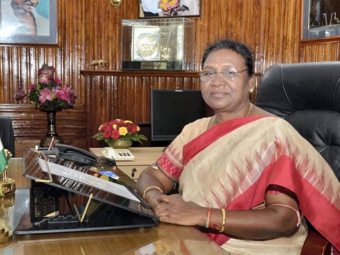 No power supply for decades, Darkness in presidential candidate Murmu's village! | अनेक दशकांपासून वीजपुरवठाच नाही, राॅकेलवर अवलंबून; राष्ट्रपतिपदाच्या उमेदवार मुर्मू यांच्या गावात अंधार!