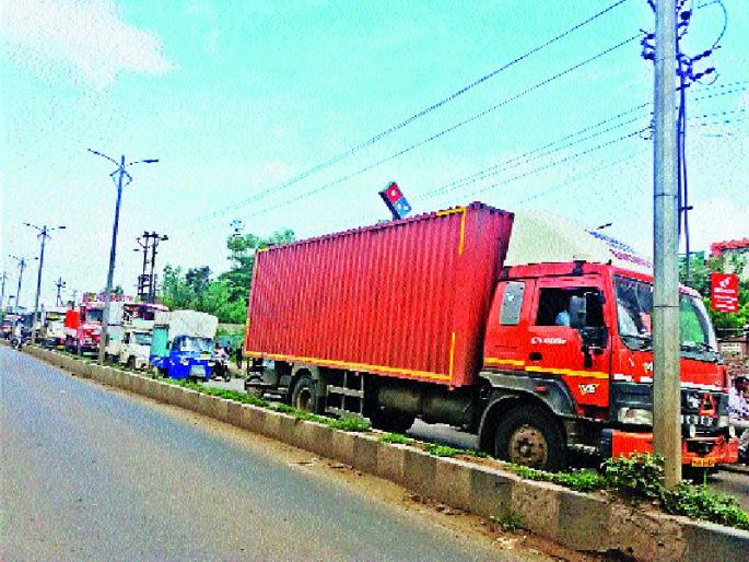 Katrraj-Kondhwa road death trap, work done in political credentials, management of Pune municipal corporation, 32 victims | कात्रज-कोंढवा रस्ता मृत्यूचा सापळा, राजकीय श्रेयवादात काम रखडले, पुणे महानगरपालिकेचा गलथान कारभार, ३२ बळी  
