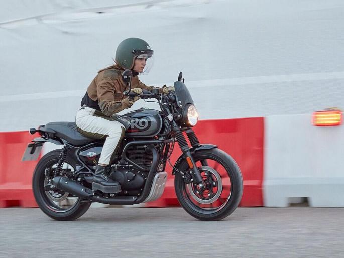 Bajaj's big move to compete with Royal Enfield Partnership with triumph 350cc bike is coming | Royal Enfield ला टक्कर देण्यासाठी Bajaj ची मोठी खेळी! या बड्या कंपनीसोबत केली पार्टनरशीप, येतेय 350ccची बाईक Bajaj's big move to compete with Royal Enfield Partnership with triumph 350cc bike is coming | Royal Enfield ला टक्कर देण्यासाठी Bajaj ची मोठी खेळी! या बड्या कंपनीसोबत केली पार्टनरशीप, येतेय 350ccची बाईक