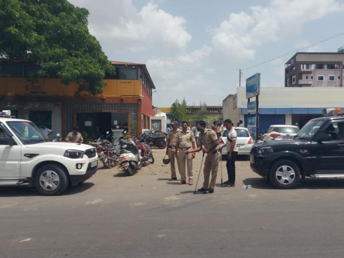 Abhijit Patal's car was smashed during the counting of votes at Sahakar Shiromani Factory; One worker was also injured | सहकार शिरोमणी कारखान्याच्या मतमोजणीवेळी अभिजीत पाटलांची गाडी फोडली; एक कार्यकर्ताही जखमी