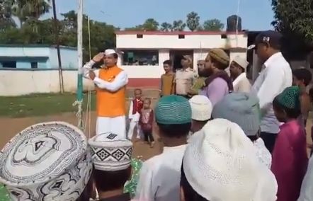 Bihar education minister does not know the national anthem sanjay nirupam shared video and ask question | "शिक्षणमंत्र्यांनाच राष्ट्रगीत येत नाही", काँग्रेस नेत्यानं VIDEO शेअर करत केला 'पंचनामा'! Bihar education minister does not know the national anthem sanjay nirupam shared video and ask question | "शिक्षणमंत्र्यांनाच राष्ट्रगीत येत नाही", काँग्रेस नेत्यानं VIDEO शेअर करत केला 'पंचनामा'!