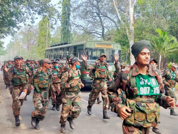 Thousands of fire fighters from all over the country entered the Artillery Center of Nashik; Military Training Startup | नाशिकच्या आर्टिलरी सेंटरमध्ये देशाच्या कानाकोपऱ्यातून हजारो अग्नीवीर दाखल; सैनिकी प्रशिक्षणाचा 'स्टार्टअप' Thousands of fire fighters from all over the country entered the Artillery Center of Nashik; Military Training Startup | नाशिकच्या आर्टिलरी सेंटरमध्ये देशाच्या कानाकोपऱ्यातून हजारो अग्नीवीर दाखल; सैनिकी प्रशिक्षणाचा 'स्टार्टअप'