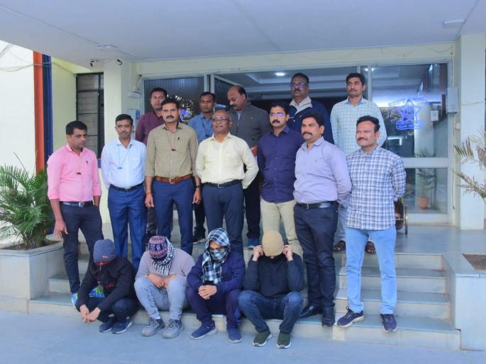 The gang that defrauded the banks by malfunctioning in the ATMs was arrested, the action of the LCB | ‘एटीएम’मध्ये बिघाड करून बॅंकांना गंडवणारी टोळी जेरबंद, ‘एलसीबी’ची कारवाई The gang that defrauded the banks by malfunctioning in the ATMs was arrested, the action of the LCB | ‘एटीएम’मध्ये बिघाड करून बॅंकांना गंडवणारी टोळी जेरबंद, ‘एलसीबी’ची कारवाई