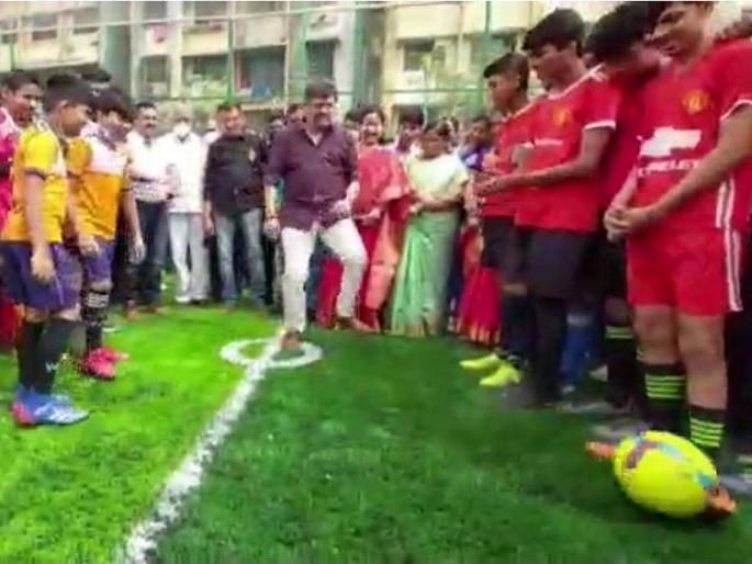 NCP leader Minister Jitendra Awhad plays football in thane | जेंव्हा मंत्री जितेंद्र आव्हाड फुटबॉल खेळतात! VIDEO मध्ये बघा कशी मारली किक NCP leader Minister Jitendra Awhad plays football in thane | जेंव्हा मंत्री जितेंद्र आव्हाड फुटबॉल खेळतात! VIDEO मध्ये बघा कशी मारली किक