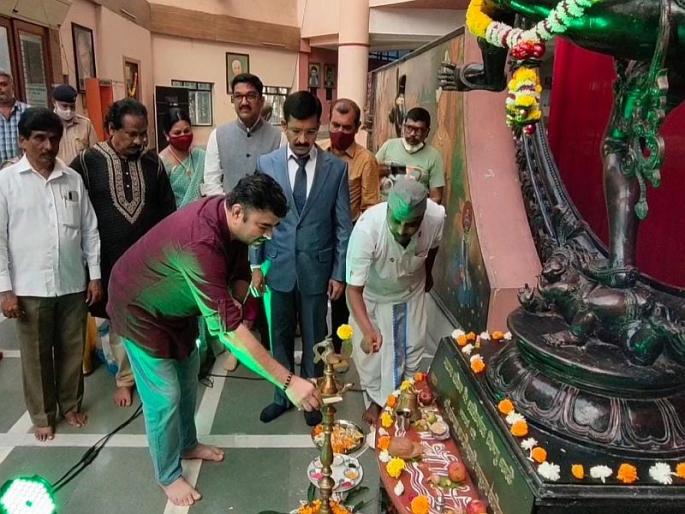 Savitribai Phule Natyagriha in Dombivali is in full swing | डोंबिवलीतील सावित्रीबाई फुले नाट्यगृह गजबजले, पहिल्याच प्रयोगाला नाट्य रसिकांचा उदंड प्रतिसाद