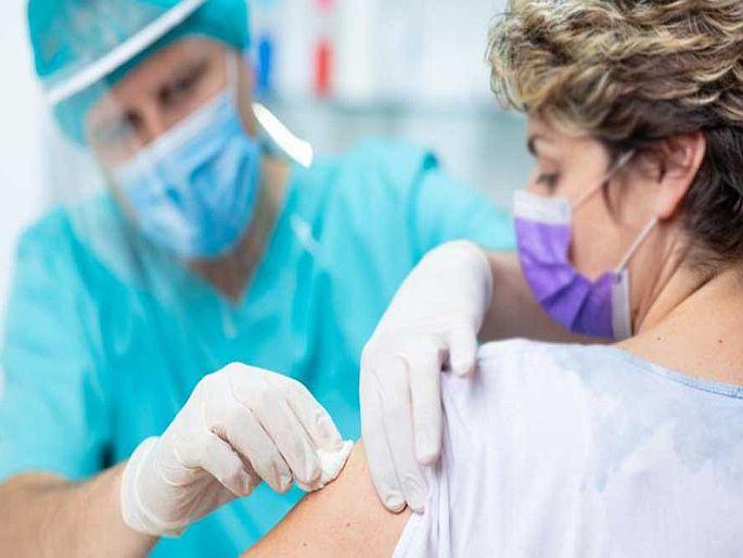 America large numbers of health care and frontline workers are refusing corona vaccine vaccine | Corona vaccine : अमेरिकेत कोरोना लस घेण्यास फ्रंटलाईन वर्कर्सचा मोठा विरोध, असं आहे कारण America large numbers of health care and frontline workers are refusing corona vaccine vaccine | Corona vaccine : अमेरिकेत कोरोना लस घेण्यास फ्रंटलाईन वर्कर्सचा मोठा विरोध, असं आहे कारण