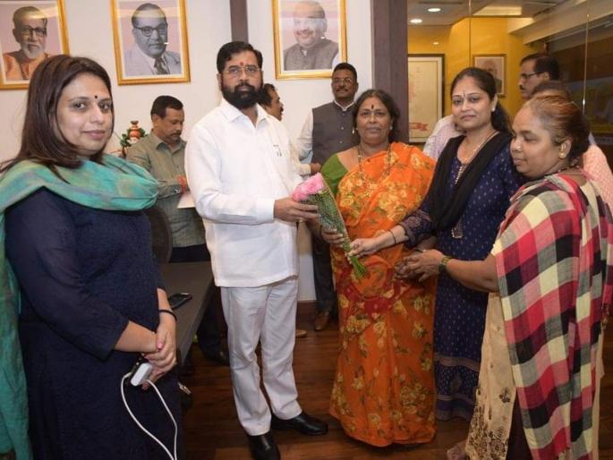 Smiles on the faces of Parlekar women after receiving the Chief Minister's visit | मुख्यमंत्र्यांची भेट मिळाल्यावर पार्लेकर महिलांच्या चेहऱ्यावर फुलले हसू! Smiles on the faces of Parlekar women after receiving the Chief Minister's visit | मुख्यमंत्र्यांची भेट मिळाल्यावर पार्लेकर महिलांच्या चेहऱ्यावर फुलले हसू!