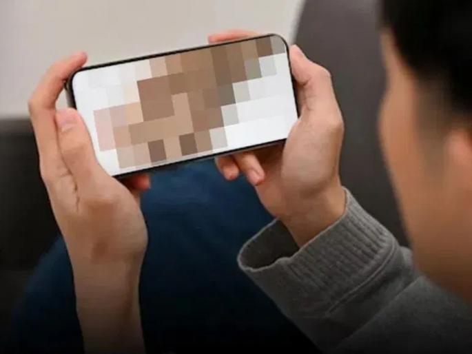 Wanted to be famous on Instagram female teacher created obscene video to increase followers video viral | इंस्टाग्रामवर व्हायचं होतं फेमस, फॉलोअर्स वाढविण्यासाठी शिक्षिकेनं तयार केला अश्लील Video; अन्... Wanted to be famous on Instagram female teacher created obscene video to increase followers video viral | इंस्टाग्रामवर व्हायचं होतं फेमस, फॉलोअर्स वाढविण्यासाठी शिक्षिकेनं तयार केला अश्लील Video; अन्...