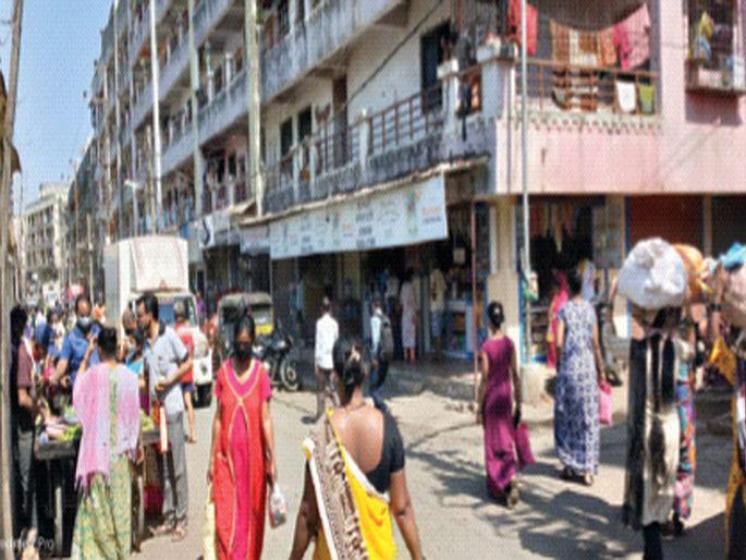 Rules trampled in Vasai-Virar! Lack of planning by the administration: social gap in the market | वसई-विरारमध्ये नियमांची पायमल्ली! प्रशासनाकडून नियोजनाचा अभाव : बाजारांत सामाजिक अंतराचा फज्जा Rules trampled in Vasai-Virar! Lack of planning by the administration: social gap in the market | वसई-विरारमध्ये नियमांची पायमल्ली! प्रशासनाकडून नियोजनाचा अभाव : बाजारांत सामाजिक अंतराचा फज्जा