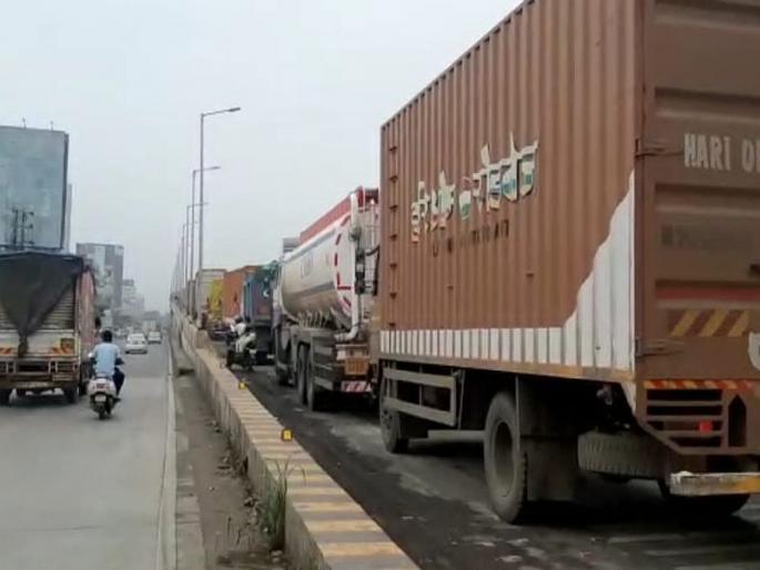 Guardian Minister's visit failed and ineffective; Traffic jams on all highways in Bhiwandi | पालकमंत्र्यांचा दौरा ठरला अपयशी व कुचकामी; भिवंडीतील सर्वच महामार्गांवर वाहतूक कोंडी, प्रवासी हैराण Guardian Minister's visit failed and ineffective; Traffic jams on all highways in Bhiwandi | पालकमंत्र्यांचा दौरा ठरला अपयशी व कुचकामी; भिवंडीतील सर्वच महामार्गांवर वाहतूक कोंडी, प्रवासी हैराण