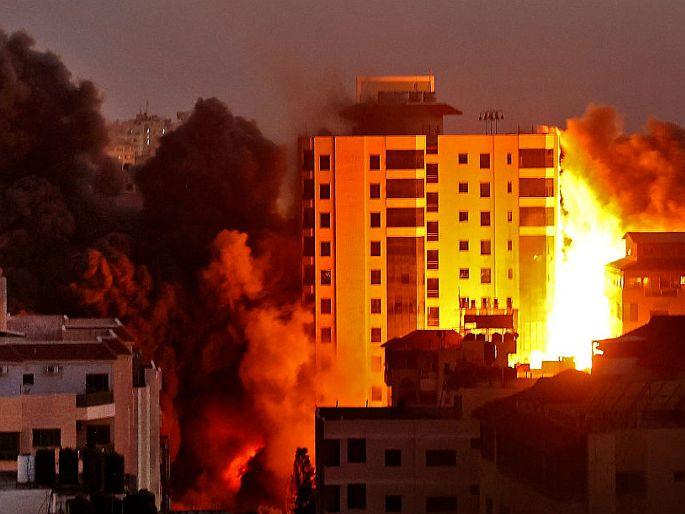 Israeli airstrikes kill 43 in Gaza Strip | इस्रायलच्या हवाई हल्ल्यात गाझा पट्टीत ४३ जण ठार Israeli airstrikes kill 43 in Gaza Strip | इस्रायलच्या हवाई हल्ल्यात गाझा पट्टीत ४३ जण ठार
