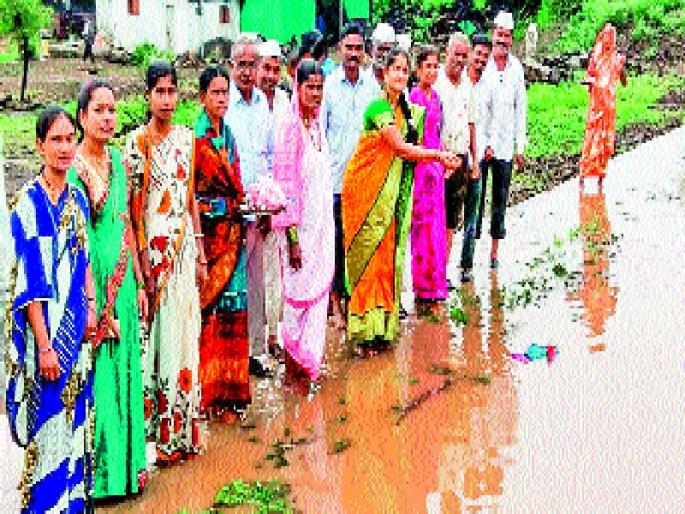 Water, water problem will be eroded after 5 years | पिंपरीच्या ओढ्याला ५ वर्षांनंतर आले पाणी, पाणीप्रश्न मिटणार Water, water problem will be eroded after 5 years | पिंपरीच्या ओढ्याला ५ वर्षांनंतर आले पाणी, पाणीप्रश्न मिटणार