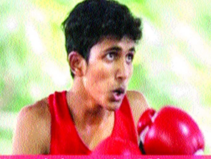 He earned a silver medal after swimming two and a half kilometers | अडीच किलोमीटर पुरातून पोहून जात त्याने मिळवले रौप्यपदक He earned a silver medal after swimming two and a half kilometers | अडीच किलोमीटर पुरातून पोहून जात त्याने मिळवले रौप्यपदक