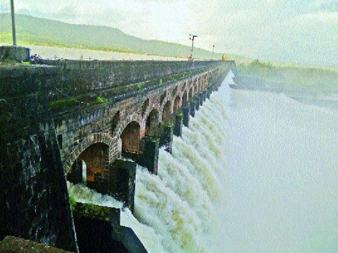 Solution! 111 per cent rainfall, beggars dried, 19 dams full, rabbi harvesting will benefit | समाधानाची बरसात! १११ टक्के पाऊस, बळीराजा सुखावला, १९ धरणे भरली, रब्बी हंगामाला होणार फायदा Solution! 111 per cent rainfall, beggars dried, 19 dams full, rabbi harvesting will benefit | समाधानाची बरसात! १११ टक्के पाऊस, बळीराजा सुखावला, १९ धरणे भरली, रब्बी हंगामाला होणार फायदा