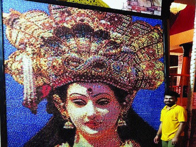 The form of the goddess that is realized by using the 46 thousand 80 cavities | ४६ हजार ८० कवड्यांचा वापर करून साकारले देवीचे रूप The form of the goddess that is realized by using the 46 thousand 80 cavities | ४६ हजार ८० कवड्यांचा वापर करून साकारले देवीचे रूप