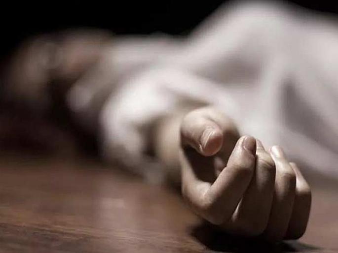 Five members of the family were killed; Rotten bodies found | धक्कादायक! घरातील पाच जण फासावर; सडलेल्या अवस्थेत आढळले मृतदेह  