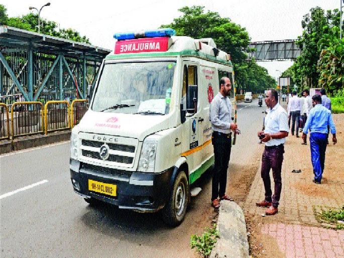 108 service 'Wait and watch!' Government ambulance: ready on the highway; Lax in the city | 108 सेवा ‘वेट अॅण्ड वॉच!’ शासकीय रुग्णवाहिका : महामार्गावर तत्पर; शहरात मात्र ढिम्म 108 service 'Wait and watch!' Government ambulance: ready on the highway; Lax in the city | 108 सेवा ‘वेट अॅण्ड वॉच!’ शासकीय रुग्णवाहिका : महामार्गावर तत्पर; शहरात मात्र ढिम्म