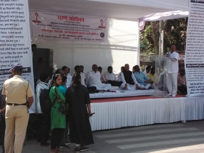 Farmers' agitation for the Kharbhumi land including Mafatlal Company land | मफतलाल कंपनीच्या जागेसह खारभूमी जमिनीसाठी शेतकऱ्यांचे धरणे आंदोलन Farmers' agitation for the Kharbhumi land including Mafatlal Company land | मफतलाल कंपनीच्या जागेसह खारभूमी जमिनीसाठी शेतकऱ्यांचे धरणे आंदोलन