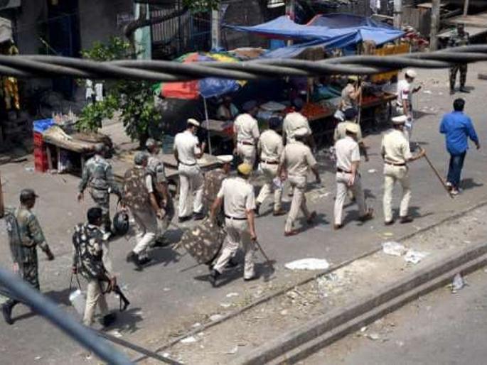 Throwing stones at a police squad in Jahangirpur; VHP leader Prem Sharma arrested | पोलिसांच्या पथकावर जहांगीरपुरीत दगडफेक; विहिंपचे नेते प्रेम शर्मा यांना अटक Throwing stones at a police squad in Jahangirpur; VHP leader Prem Sharma arrested | पोलिसांच्या पथकावर जहांगीरपुरीत दगडफेक; विहिंपचे नेते प्रेम शर्मा यांना अटक