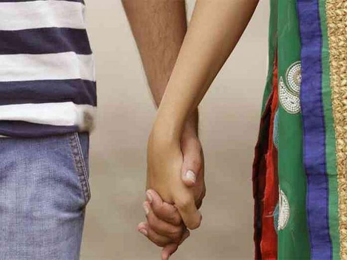 Woman run away with her boyfriend, Jewelry, money missing | तीन मुलांसह 'ति'चा प्रियकरासोबत पोबारा; दागिने, पैसे गायब; २० वर्षांची साथ सोडली Woman run away with her boyfriend, Jewelry, money missing | तीन मुलांसह 'ति'चा प्रियकरासोबत पोबारा; दागिने, पैसे गायब; २० वर्षांची साथ सोडली