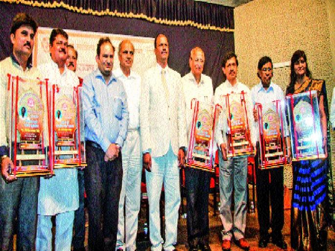 Social outbreak prevents an angle? Dr. The question of Ganesh Devi | सामाजिक उद्रेक कोण रोखेल? डॉ. गणेश देवी यांचा सवाल Social outbreak prevents an angle? Dr. The question of Ganesh Devi | सामाजिक उद्रेक कोण रोखेल? डॉ. गणेश देवी यांचा सवाल