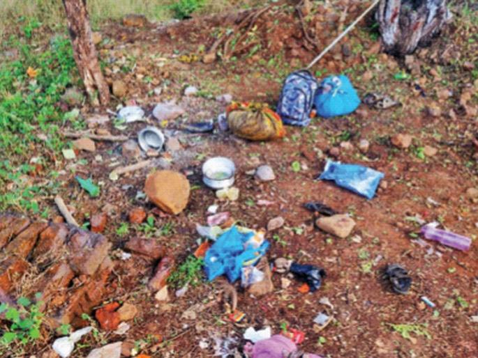 One killed in bomb blast in Mangaon taluka; Two injured include a 10-year-old boy | माणगाव तालुक्यात गावठी बॉम्बच्या स्फोटात एकाचा मृत्यू; दोघा जखमींमध्ये १० वर्षांच्या मुलाचा समावेश One killed in bomb blast in Mangaon taluka; Two injured include a 10-year-old boy | माणगाव तालुक्यात गावठी बॉम्बच्या स्फोटात एकाचा मृत्यू; दोघा जखमींमध्ये १० वर्षांच्या मुलाचा समावेश