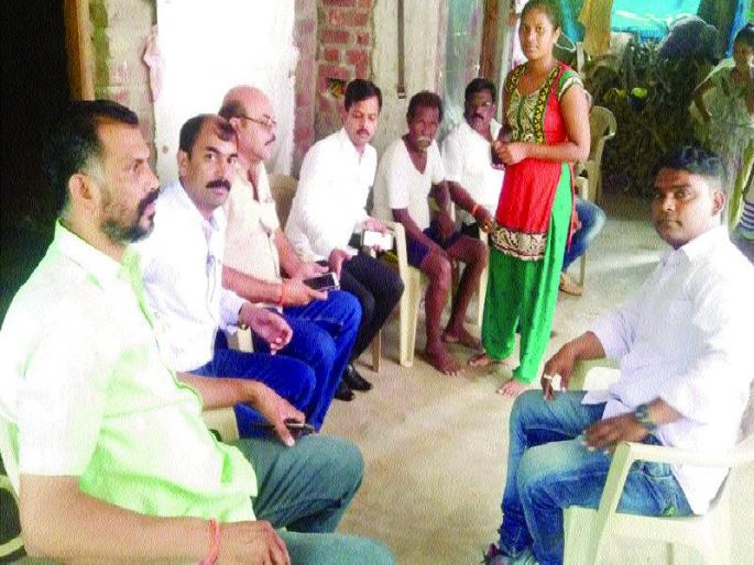 Archbishop of 'those' sailors, Rajesh's body found in Oakha port crash | ‘त्या’ खलाशांच्या प्रतिकृतींवर अंत्यसंस्कार , ओखा बंदरातील दुर्घटना, बोटीच्या अवशेषातून सापडला राजेशचा मृतदेह Archbishop of 'those' sailors, Rajesh's body found in Oakha port crash | ‘त्या’ खलाशांच्या प्रतिकृतींवर अंत्यसंस्कार , ओखा बंदरातील दुर्घटना, बोटीच्या अवशेषातून सापडला राजेशचा मृतदेह