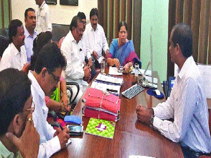 Civic amenities, resident relief, Manda Mhatre, got appointment of Municipal Commissioner | नागरी सुविधांचा बोजवारा, रहिवासी त्रस्त, मंदा म्हात्रे यांनी घेतली महापालिका आयुक्तांची भेट Civic amenities, resident relief, Manda Mhatre, got appointment of Municipal Commissioner | नागरी सुविधांचा बोजवारा, रहिवासी त्रस्त, मंदा म्हात्रे यांनी घेतली महापालिका आयुक्तांची भेट