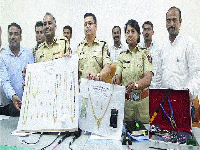 Two arrested in inter-state gang from Chandigam, minor boy | चंदिगडमधून आंतरराज्यीय टोळीतील दोघांना अटक, अल्पवयीन मुलाचा समावेश Two arrested in inter-state gang from Chandigam, minor boy | चंदिगडमधून आंतरराज्यीय टोळीतील दोघांना अटक, अल्पवयीन मुलाचा समावेश