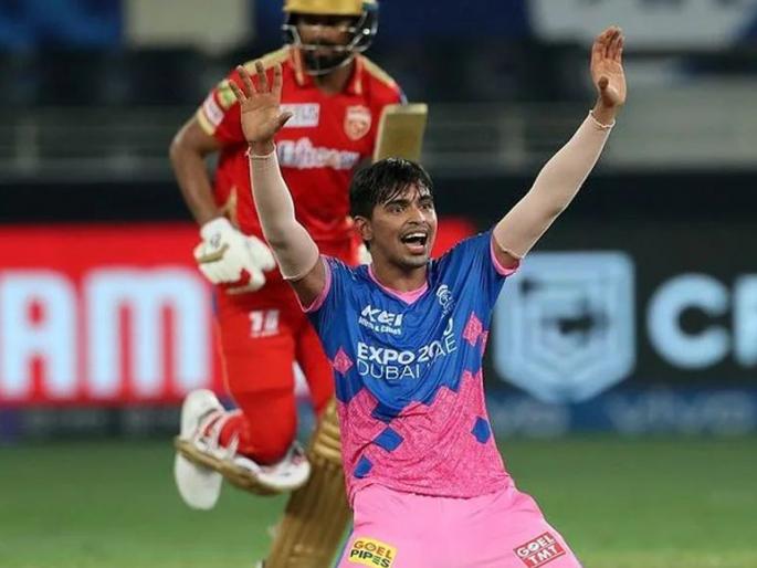 Success Story about Kartik tyagi, father sold land for wound healing | धान्याची पोती उचलता उचलता कार्तिक घडला; जखमेवरील उपचारासाठी वडिलांनी विकली जमीन