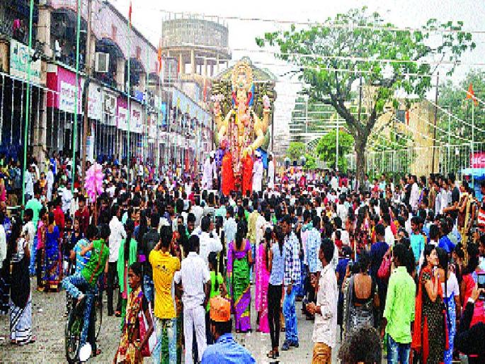 Declare sugar march to sugar march, immerse 630 Ganpati in district | साखरचौथच्या गणरायाला निरोप, जिल्ह्यातील 630 गणपतींचे विसर्जन Declare sugar march to sugar march, immerse 630 Ganpati in district | साखरचौथच्या गणरायाला निरोप, जिल्ह्यातील 630 गणपतींचे विसर्जन