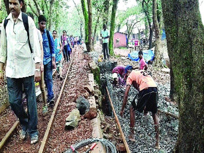 In the last phase of Matheran Railway repair work, the mintrain will soon come, the residents will get relief | माथेरान रेल्वे दुरु स्तीचे काम अंतिम टप्प्यात!, मिनीट्रेन लवकरच येणार रु ळावर, स्थानिकांना दिलासा In the last phase of Matheran Railway repair work, the mintrain will soon come, the residents will get relief | माथेरान रेल्वे दुरु स्तीचे काम अंतिम टप्प्यात!, मिनीट्रेन लवकरच येणार रु ळावर, स्थानिकांना दिलासा