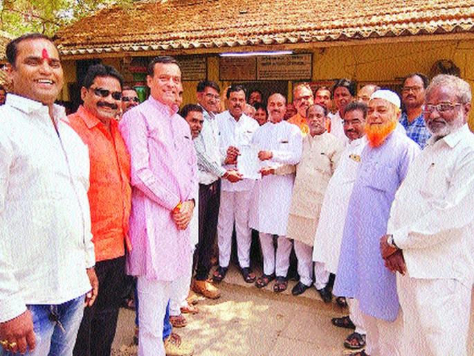 Railway slum dwellers, today the all-party 'Railway Stop' | रेल्वे झोपडपट्टीवासीय हवालदिल, आज सर्वपक्षीय ‘रेल्वे रोको’ Railway slum dwellers, today the all-party 'Railway Stop' | रेल्वे झोपडपट्टीवासीय हवालदिल, आज सर्वपक्षीय ‘रेल्वे रोको’