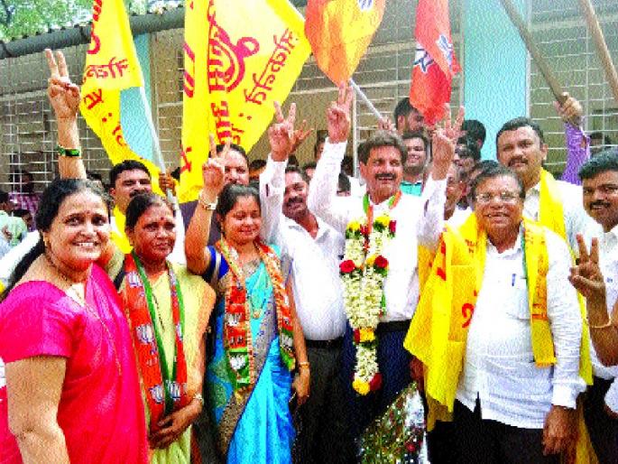 Shiv Sena's betrayal of BJP, not Khangir but AK 47 lapses: Anant Tarave's autopsy | भाजपाच्या खेळीने शिवसेनेचा विश्वासघात , पाठीत खंजीर नाही तर एके ४७ खुपसली : अनंत तरेंचे शरसंधान Shiv Sena's betrayal of BJP, not Khangir but AK 47 lapses: Anant Tarave's autopsy | भाजपाच्या खेळीने शिवसेनेचा विश्वासघात , पाठीत खंजीर नाही तर एके ४७ खुपसली : अनंत तरेंचे शरसंधान