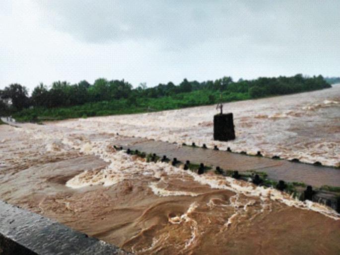 The five gates of the Dhamani dam opened; Flood the Surya river; public life was disrupted | धामणी धरणाचे पाच दरवाजे उघडले; सूर्या नदीला पूर; गावांना सतर्कतेचा इशारा, जनजीवन झाले विस्कळीत The five gates of the Dhamani dam opened; Flood the Surya river; public life was disrupted | धामणी धरणाचे पाच दरवाजे उघडले; सूर्या नदीला पूर; गावांना सतर्कतेचा इशारा, जनजीवन झाले विस्कळीत