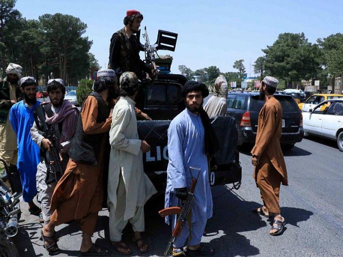 Taliban terrorist enter Afghanistan capital kabul hold all border crossings | अफगाण सरकारनं तालिबानसमोर गुडघे टेकले; राष्ट्रपती भवनात शांततेत सत्ता सोपविण्याची तयारी सुरू! Taliban terrorist enter Afghanistan capital kabul hold all border crossings | अफगाण सरकारनं तालिबानसमोर गुडघे टेकले; राष्ट्रपती भवनात शांततेत सत्ता सोपविण्याची तयारी सुरू!